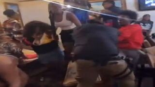 WHOA: Security Guard Beats Both Men & Women Thugs at Mexican Restaurant