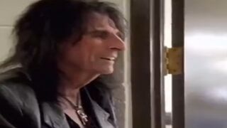 Alice Cooper Shares his Faith in Jesus.