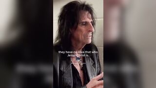 Alice Cooper Shares his Faith in Jesus.