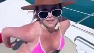 Britney AGAIN released Bizarre Video from a Boat