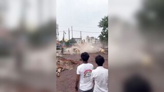 The Mazar mausoleums dedicated to Mohammed in India are demolished. In India they have had enough.