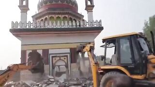 The Mazar mausoleums dedicated to Mohammed in India are demolished. In India they have had enough.