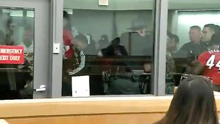 RAW VIDEO: All-out brawl breaks out during Cincinnati court hearing in murder case (