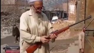 Pakistani old man preparing his weapon for the war