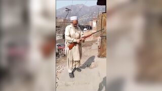 Pakistani old man preparing his weapon for the war