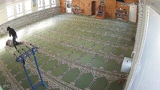 Longer Better Quality: Muslim goes to Pray and is Brutally Stabbed to Death