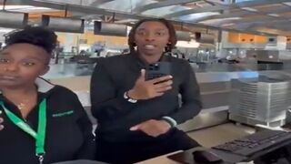 Frontier Airlines Workers Refuses to let a Man Check into his Flight, Taunts Him.