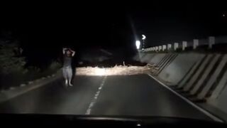 Quick Thinking Driver avoids an Ambush in the Dark (Mexico)