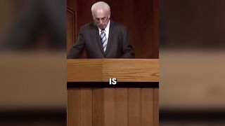 The Great John MacArthur "The papacy is the biggest hoax ever foisted upon the world"