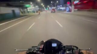 Camera attached to the driver's helmet; motorcyclist was thrown by the impact (Fatal)
