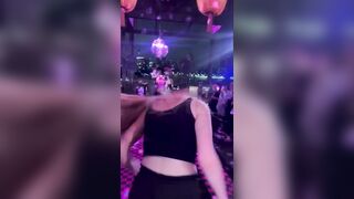 Elon Musk’s estranged Transgender son Vivian Jenna Wilson shows off his feminine dance moves as he flips his hair in a club.