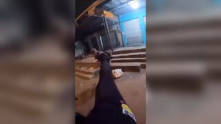 Cops Shoot Bus Robbers in Ecuador.