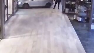Swedish Bank Robbers use Stolen Car as a Means to Entry into Jewelry Store (Noise Warning)
