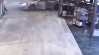 Swedish Bank Robbers use Stolen Car as a Means to Entry into Jewelry Store (Noise Warning)