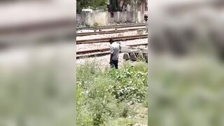 Accused Murderer turns the Gun on Himself after his is Surrounded