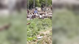 Accused Murderer turns the Gun on Himself after his is Surrounded
