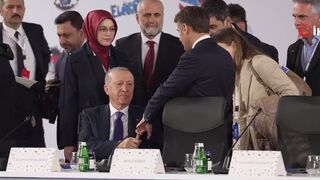 Owned via Handshake: Macron gets Taught a Lesson in Handshaking by Turkish President Erdoğan (See Description n)