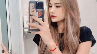 FULL: Pretty Cambodian 22 Year Old Jumps to her Death in the Middle of Traffic