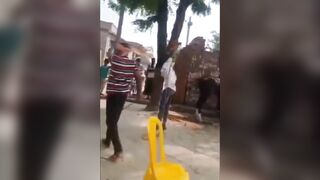A Lesson to Others in India: Elders thrash Kid caught Stealing