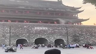 WOW: 650 Year Old Chinese Buildings from the Ming Dynasty Roof Collapses on Tourists..