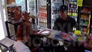 Man Smashes Bottle of Beer over Cashiers head. Tell Her how you really Feel.