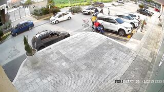 Man Fights Back and Nails One on the back of Motorcycle (Guy in Yellow) Crazy Shootout