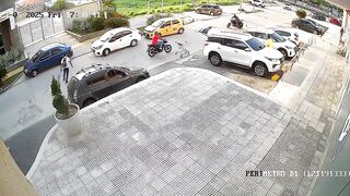 Man Fights Back and Nails One on the back of Motorcycle (Guy in Yellow) Crazy Shootout