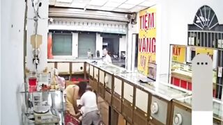 Gold Shop Owner (with sword) AND his Daughters rake on Robber