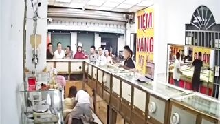 Gold Shop Owner (with sword) AND his Daughters rake on Robber