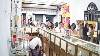 Gold Shop Owner (with sword) AND his Daughters rake on Robber