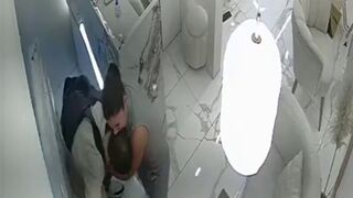 We bit him!: Women confront an armed criminal and force him to flee a beauty salon
