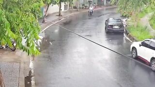 FULL VIDEO w Aftermath: ...Motorcyclist looking the WRONG Way hits a Wall