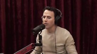 Joe Rogan Visibly Uncomfortable when Demonic "Mentalist" Oz Pearlman Successfully Guesses his ATM PIN Cod.