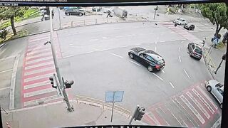 Woman on the Sidewalk tries to Outrun a Tesla (Driver arrested for going over 120 MPH)