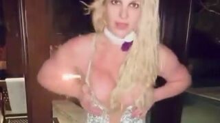 Britney forgot her push up bra so manual intervention is constantly needed here.