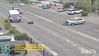 Female Driver Alert: Girl without a License takes out Motorcyclist