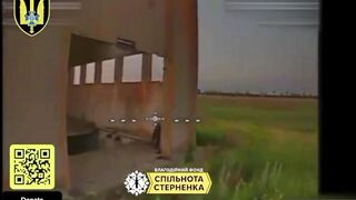 Ukrainian drone accidentally caught two Russian soldiers "filling each other with the Russian spirit"