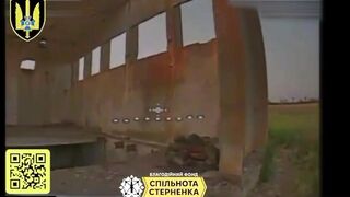 Ukrainian drone accidentally caught two Russian soldiers "filling each other with the Russian spirit"