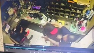 Man Kills 2 Brothers within Seconds, One being Robbed tried Helping