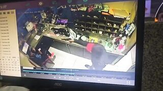 Man Kills 2 Brothers within Seconds, One being Robbed tried Helping