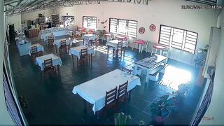 FULL: Out-of-control truck invades restaurant on the side 174 in Brazil; (All Angles)