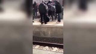 Pickpocket Woman held down until Police Arrive