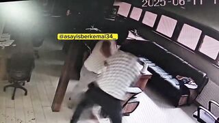 Man brings 2 Guns to Robbery but still gets Killed by his Target