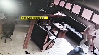 Man brings 2 Guns to Robbery but still gets Killed by his Target