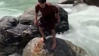 Yesterday Pakistan: Tourist drowns while taking selfie