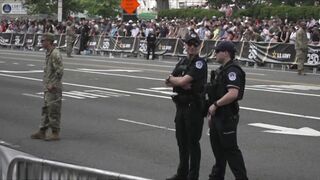 king diaper's tiny parade crowds
