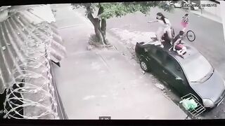 Quick thinking Kids jump on top of Car to Avoid Pitbull. Pitbull never gives up