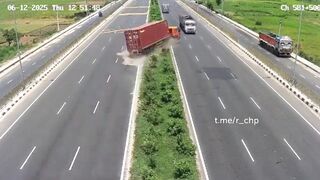 Truck vs Truck in Epic Collision on the Highway (Driver Died)