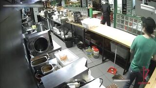 Vietnamese Man didn't like his Food so he becomes an As*hole
