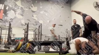Guy gets beat up in gym!